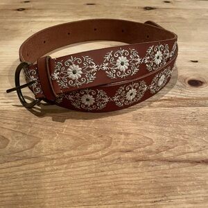 NWT Lucky Brand leather embroidered embossed floral silver belt boho L